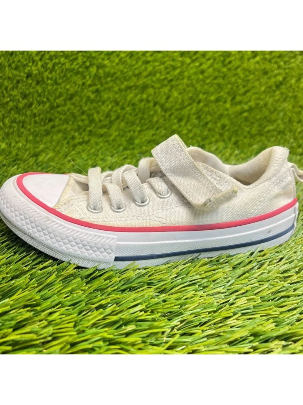 Converse Chuck Taylor All Star Boys Size 11C White Red Athletic Shoes Sneakers
